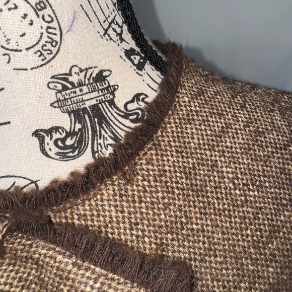 CAROLINA HERRERA: Old Elegance Brown Tweed Dress (v) - Picture 3 of 13